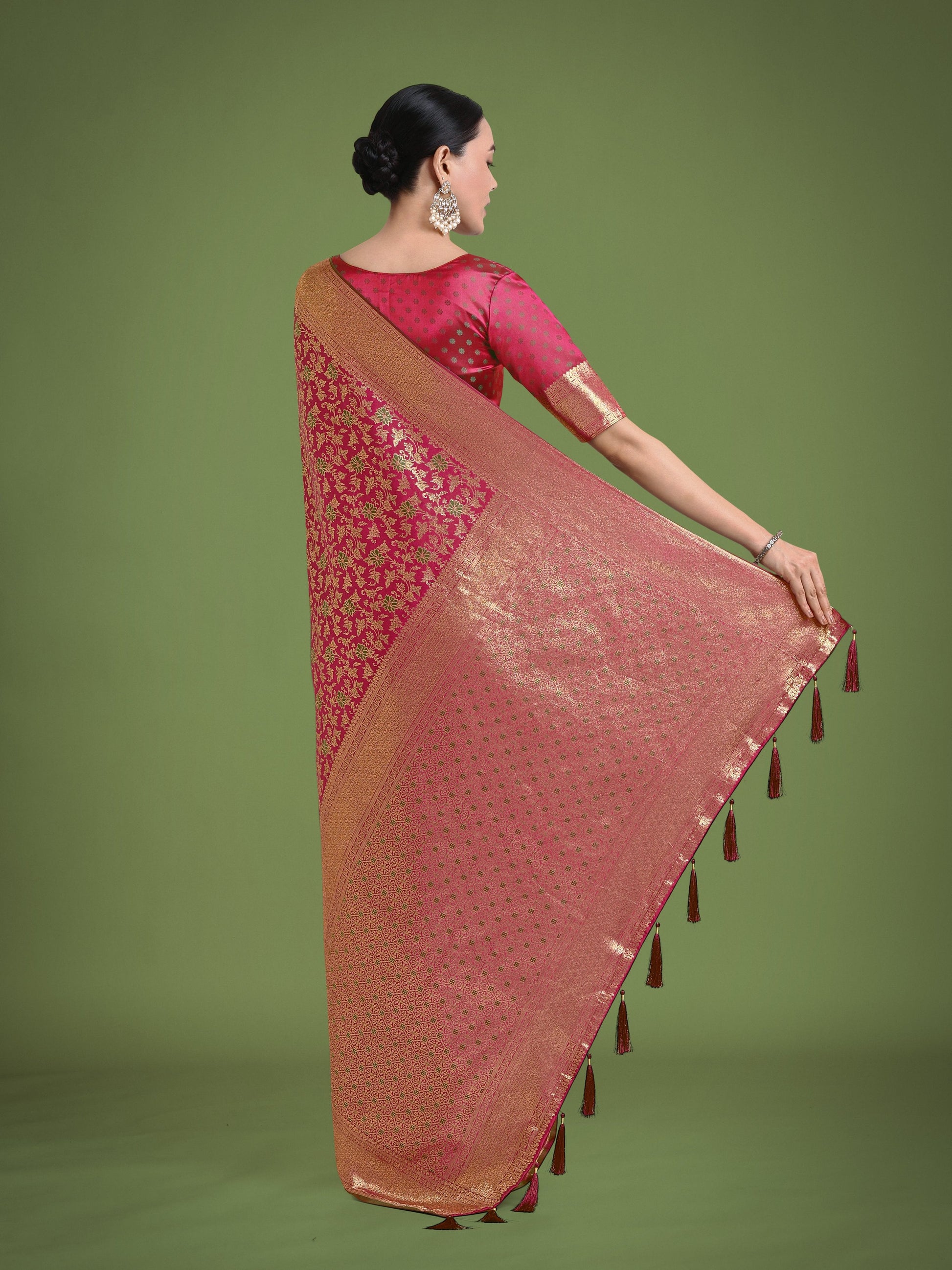Monjolika Fashion Scintilla Magenta Banarasi Satin Silk Meenakari zari weaving Pattern Saree | Swadesiicart