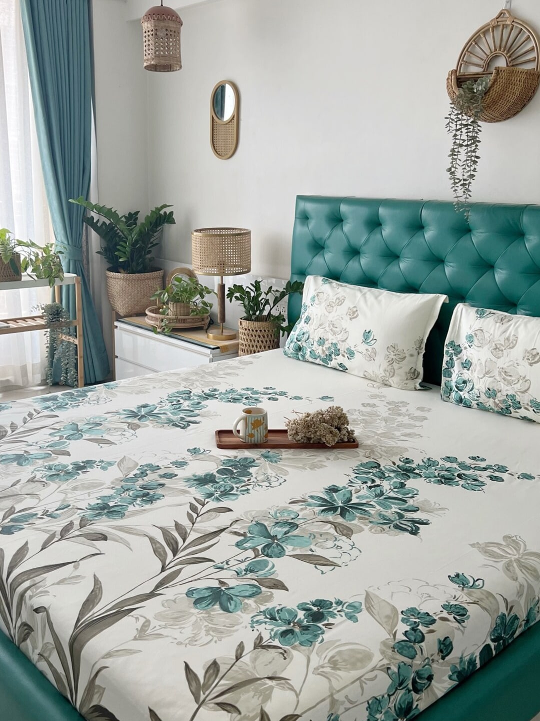 URBAN SPACE Serene White & Blue Printed 200 TC Pure Cotton Bedsheet & Pillow Covers - Swadesiicart