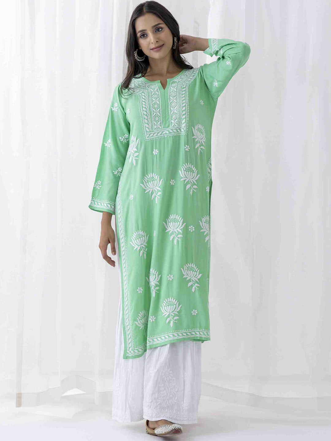 HOUSE OF KARI Floral Embroidered Chikankari Straight Kurta | Swadesiicart