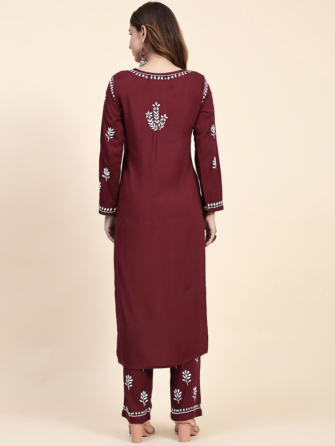 HOUSE OF KARI Floral Embroidered Chikankari Pure Cotton Straight Kurta With Trousers | Swadesiicart