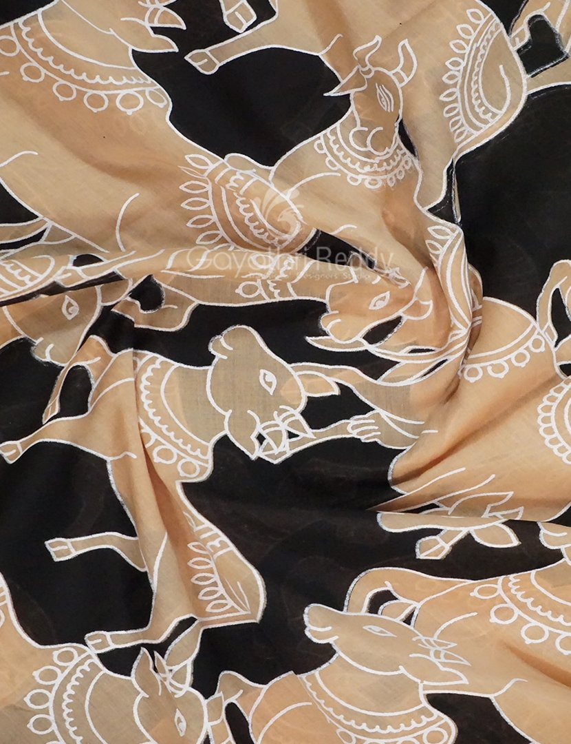 Black And Beige Combo Colour Pichwai Print Crocia Mulmul Cotton Saree By Gayathri Reddy Designer Studio | Swadesiicart