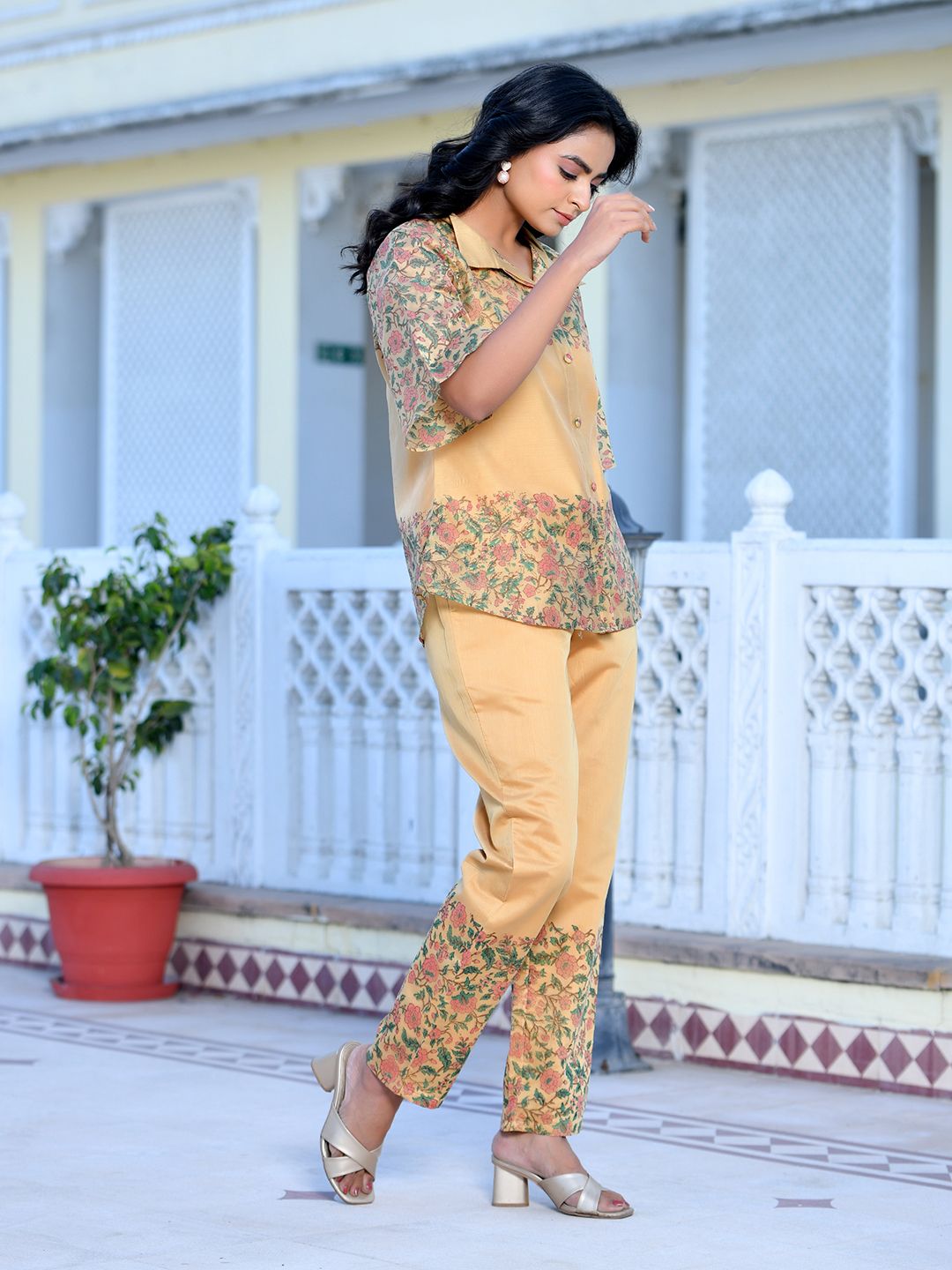 Vaasva Women's Cream Henna Linen Digital Printed Cord Set - Swadesiicart