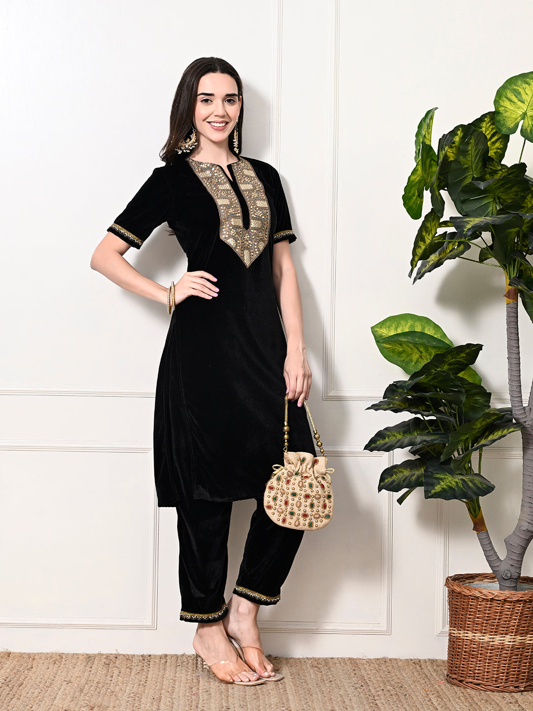 Myshka Women's Black Velvet Kurta Pant - Swadesiicart