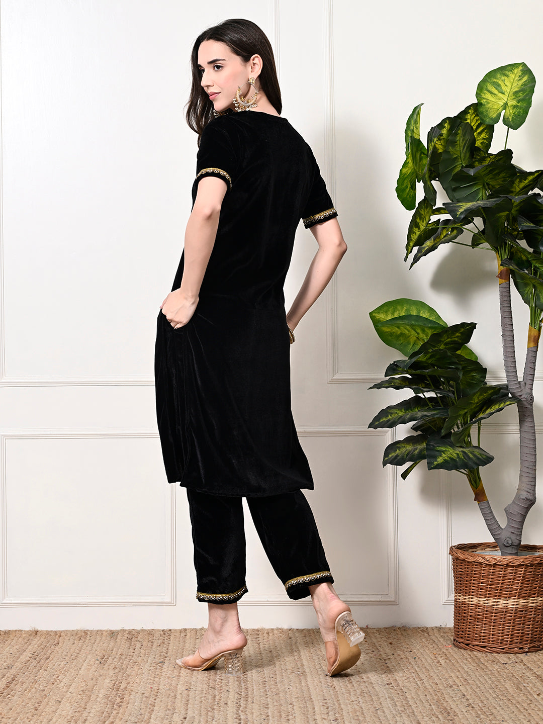 Myshka Women's Black Velvet Kurta Pant - Swadesiicart