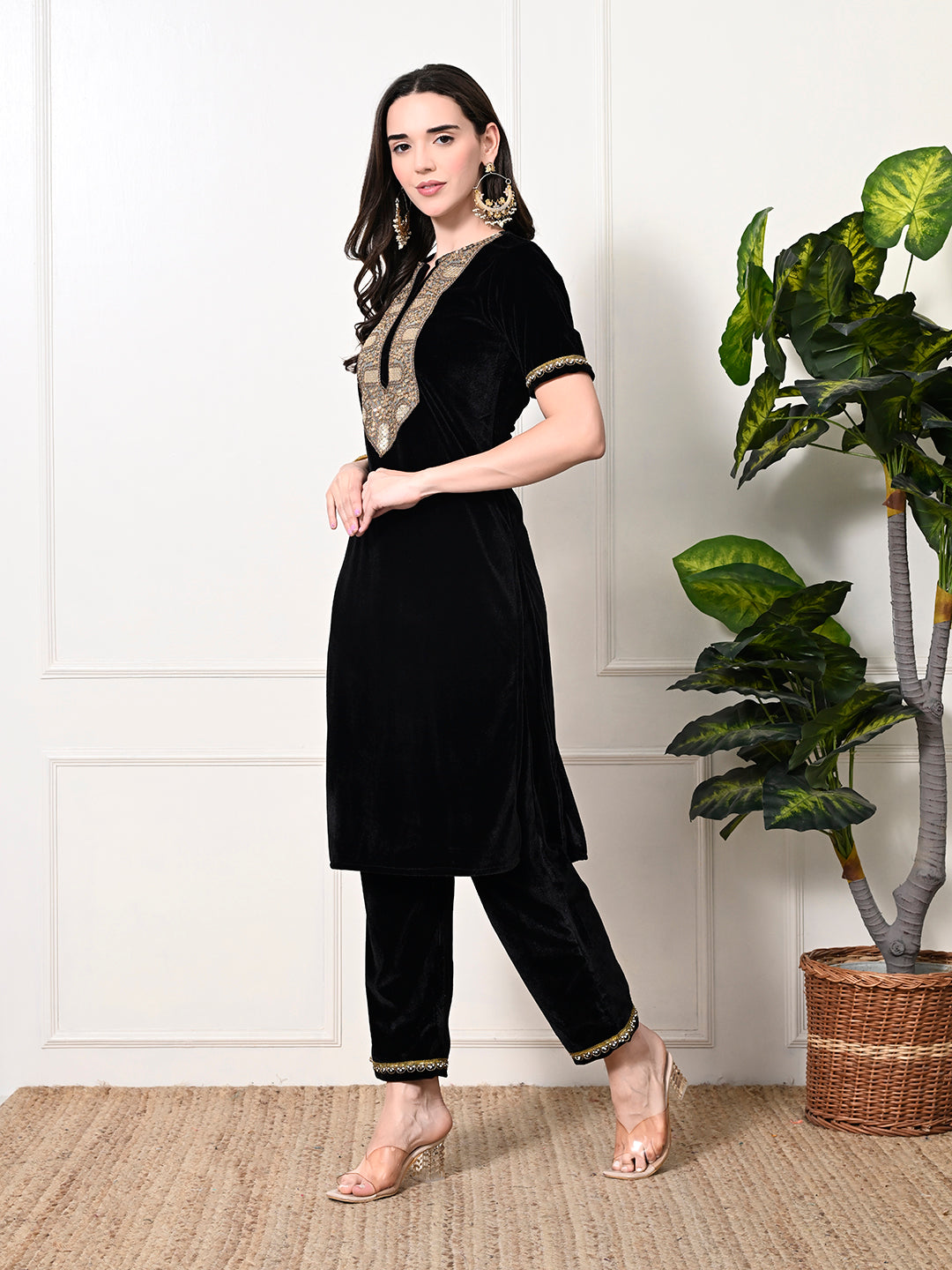 Myshka Women's Black Velvet Kurta Pant - Swadesiicart