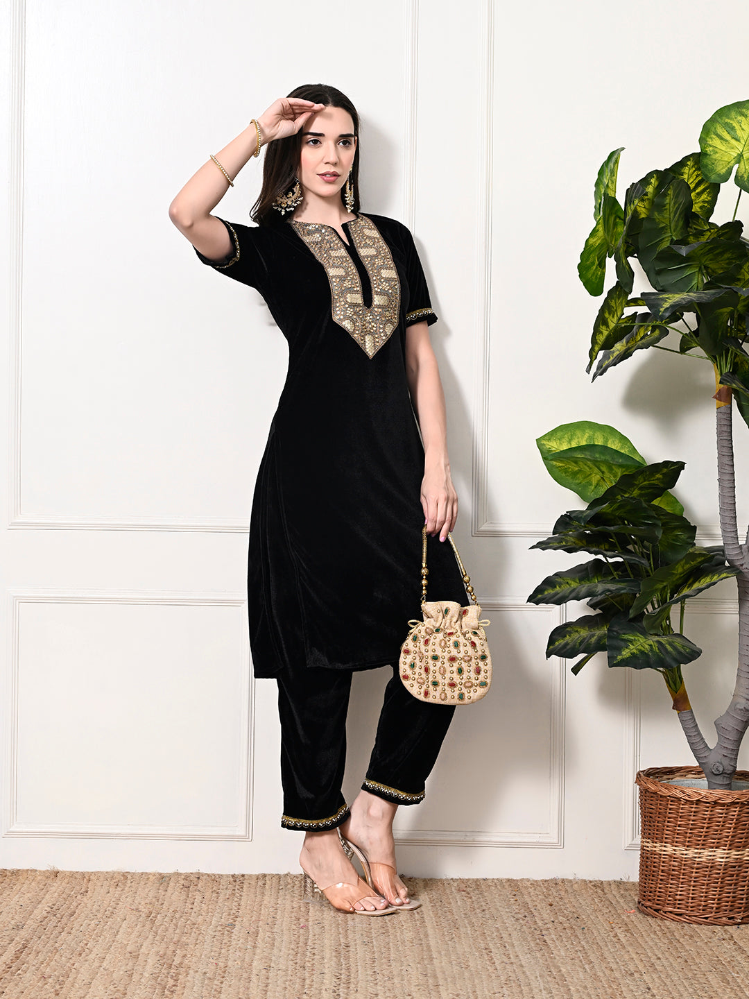 Myshka Women's Black Velvet Kurta Pant - Swadesiicart