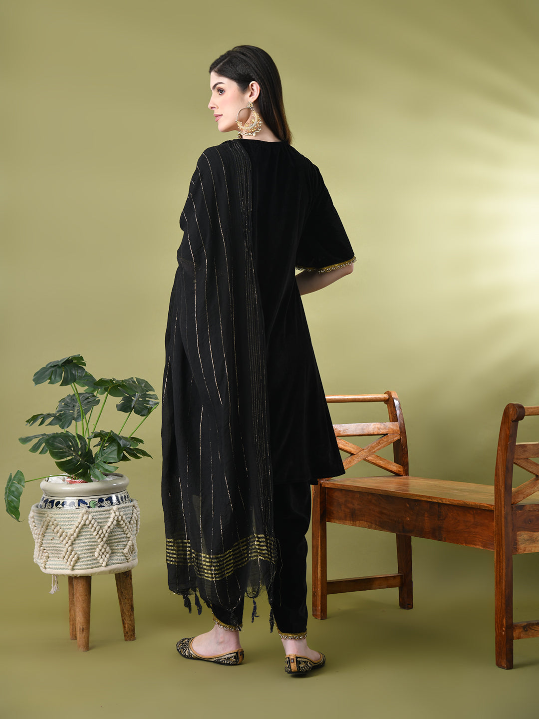 Myshka Women's Black Velvet Kurta Pant With Dupatta Set - Swadesiicart