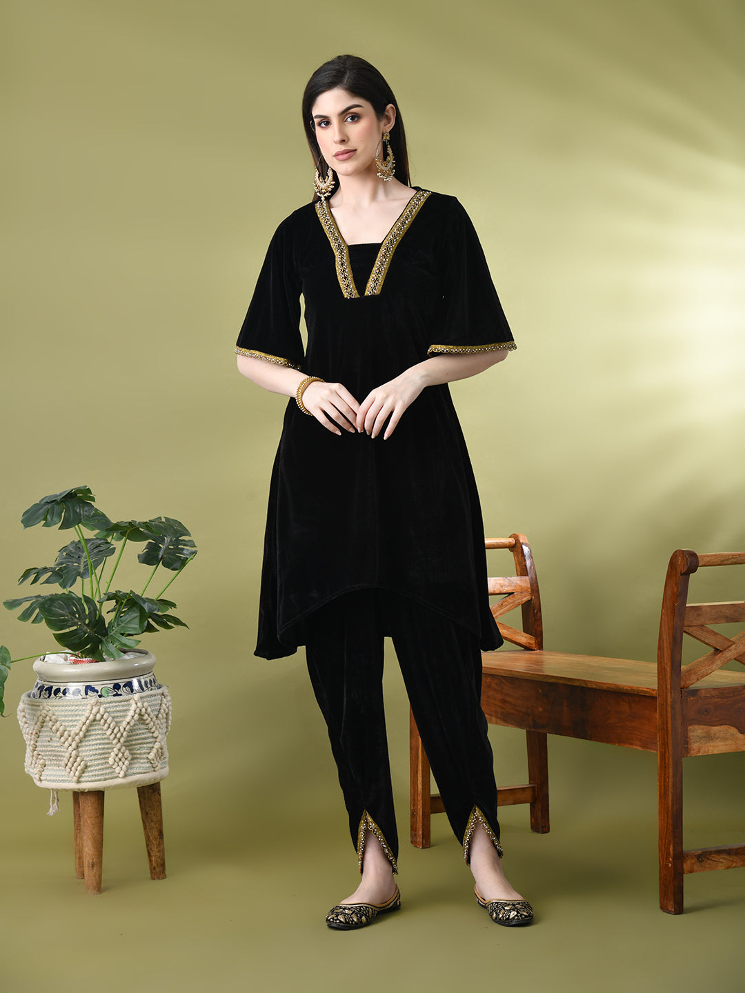 Myshka Women's Black Velvet Kurta Pant With Dupatta Set - Swadesiicart