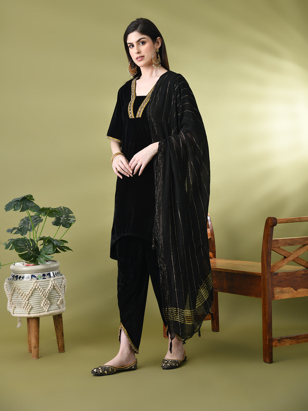 Myshka Women's Black Velvet Kurta Pant With Dupatta Set - Swadesiicart