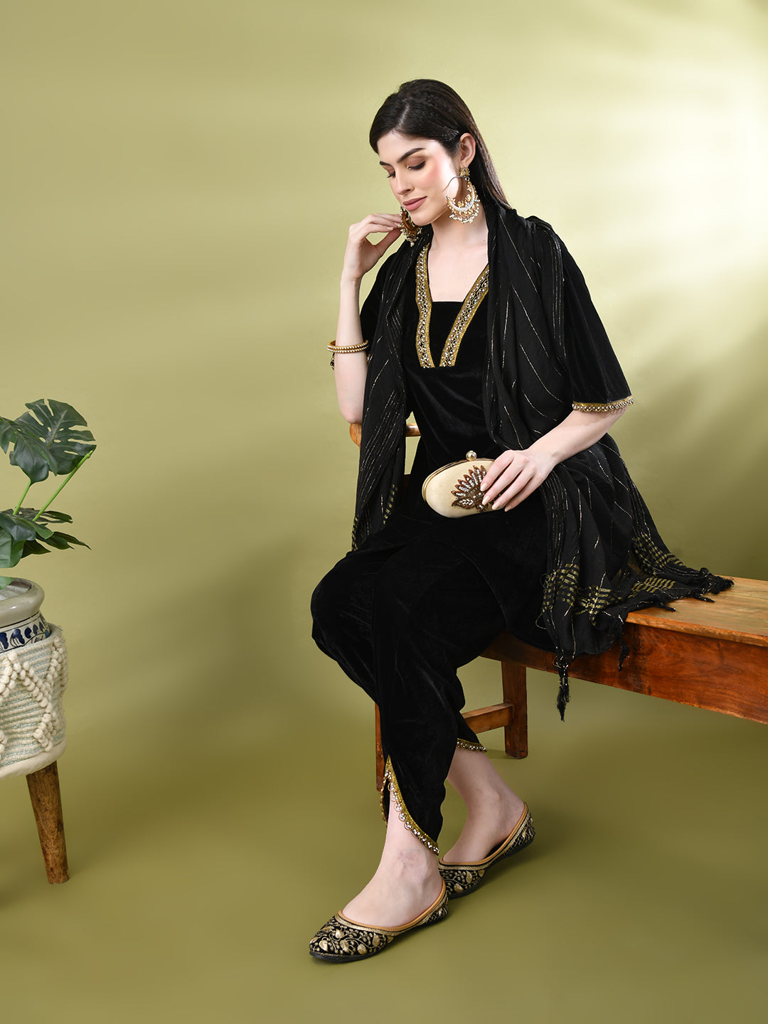 Myshka Women's Black Velvet Kurta Pant With Dupatta Set - Swadesiicart