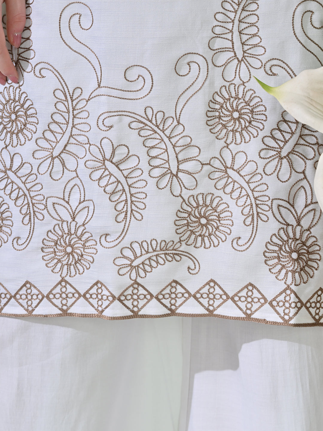 Myshka Women's Embroidered Calf Length White Kurta With Palazzo - Swadesiicart