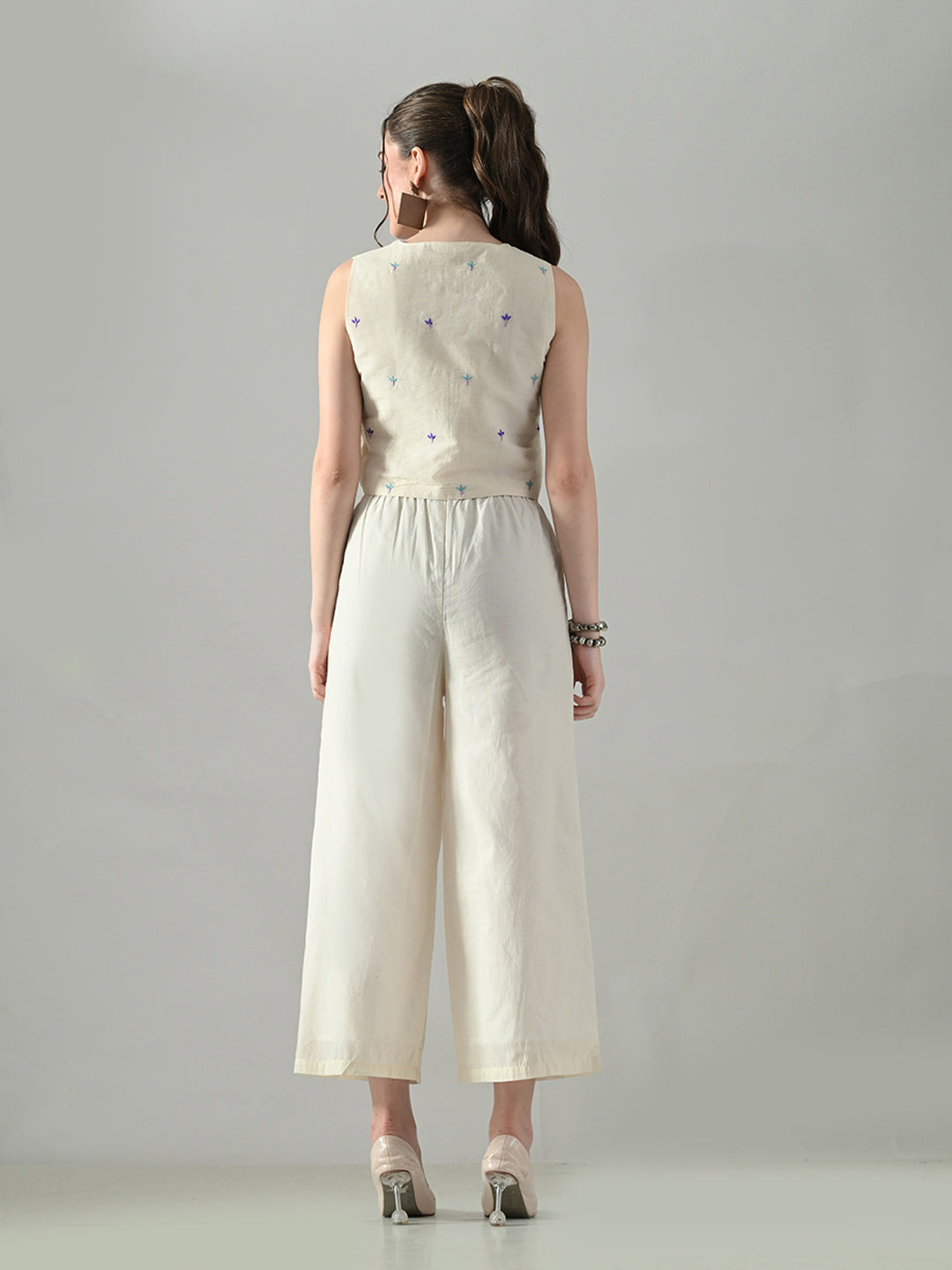 Myshka Women Off White Multicolor Thread Embroidered Co-Ord Set - Swadesiicart