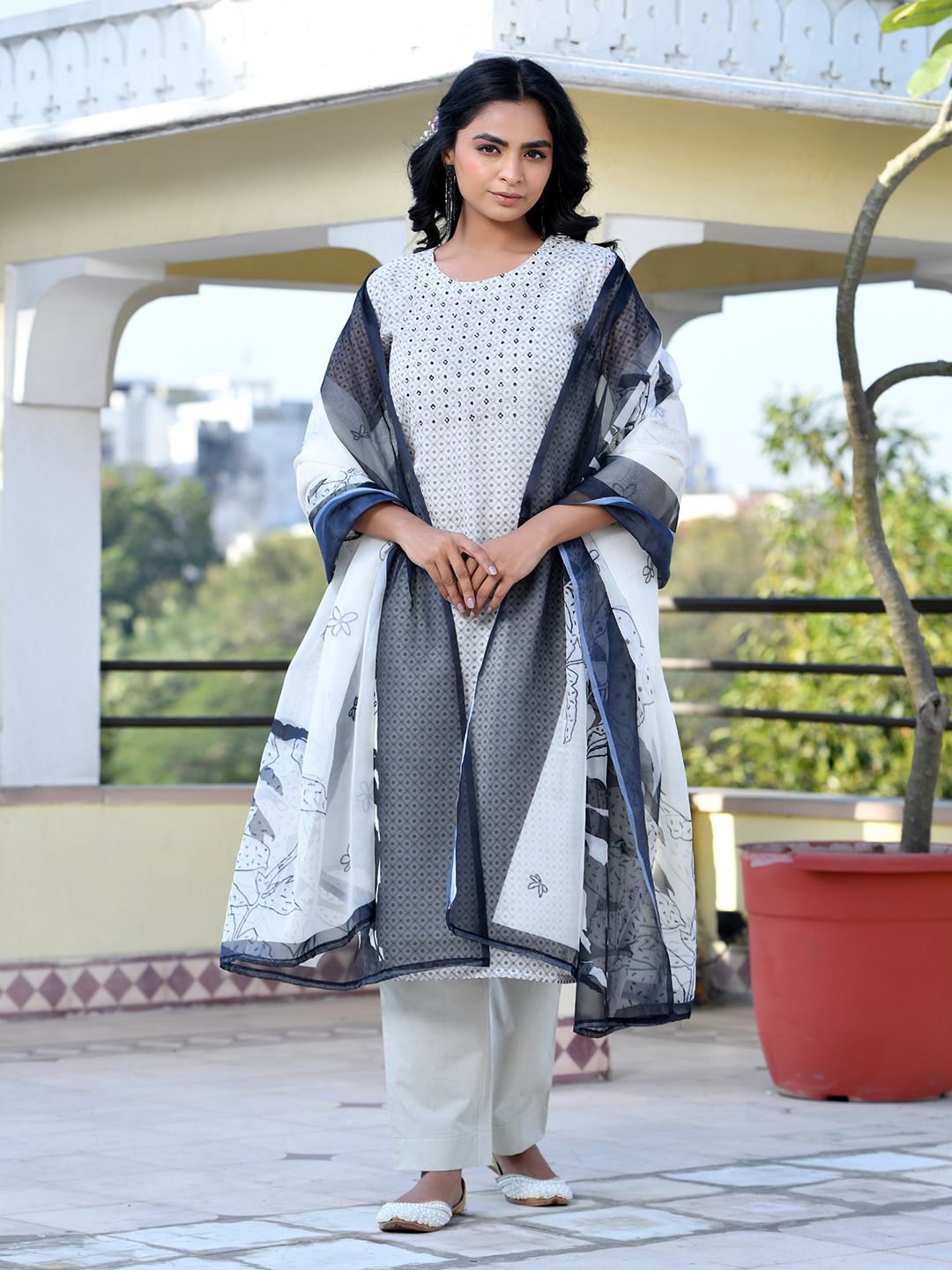 Vaasva Women's Grey Monotone Organza Digital Printed Suit Set | Swadesiicart
