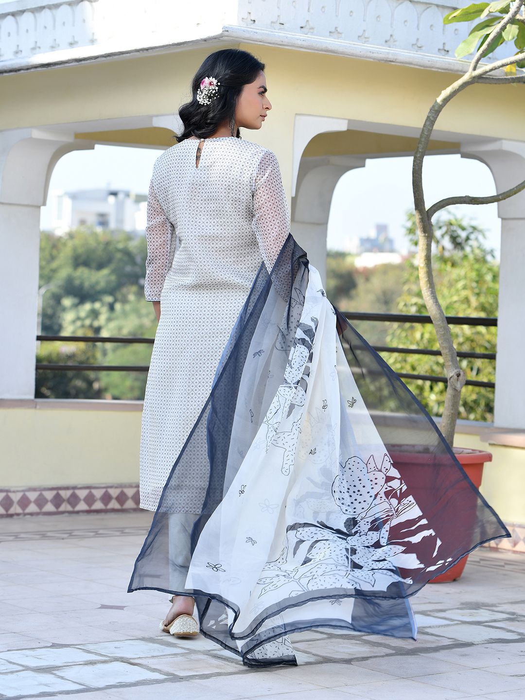 Vaasva Women's Grey Monotone Organza Digital Printed Suit Set | Swadesiicart
