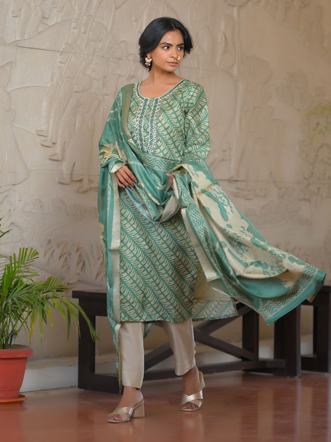 Vaasva Women's Dark Green Green Silk Digital Printed Suit Set | Swadesiicart
