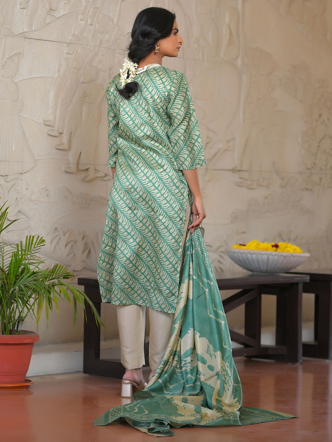 Vaasva Women's Dark Green Green Silk Digital Printed Suit Set | Swadesiicart
