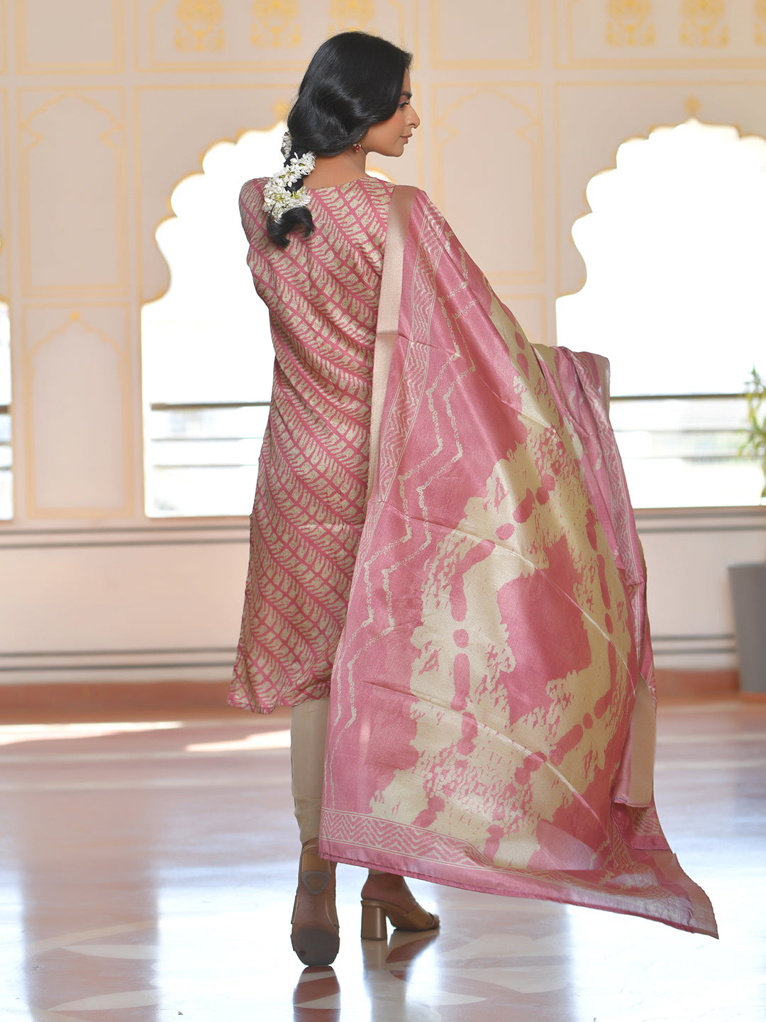 Vaasva Women's Pale Pink Silk Digital Printed Suit Set | Swadesiicart