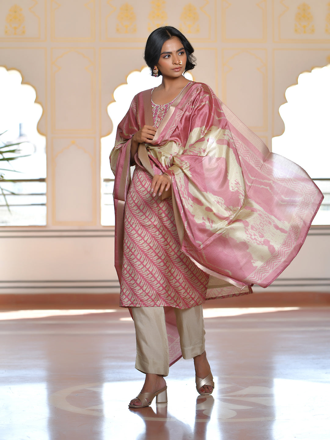 Vaasva Women's Pale Pink Silk Digital Printed Suit Set | Swadesiicart