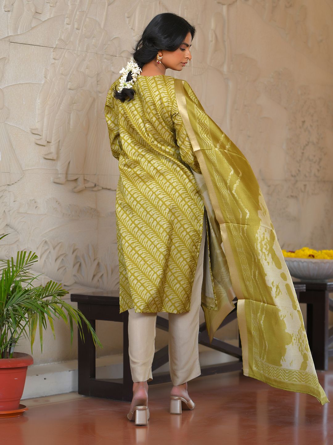 Vaasva Women's Parrot Green Silk Digital Printed Suit Set | Swadesiicart