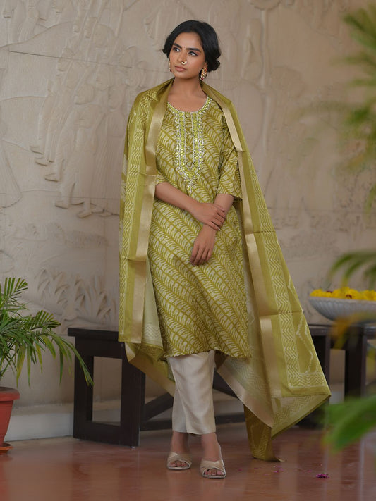 Vaasva Women's Parrot Green Silk Digital Printed Suit Set | Swadesiicart