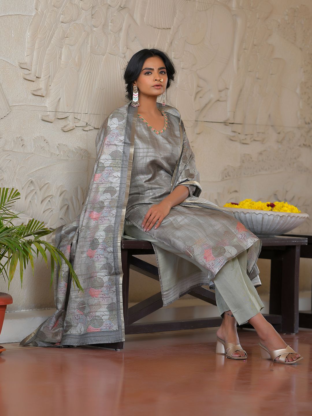 Vaasva Women's Charcoal Grey Silk Digital Printed Suit Set | Swadesiicart