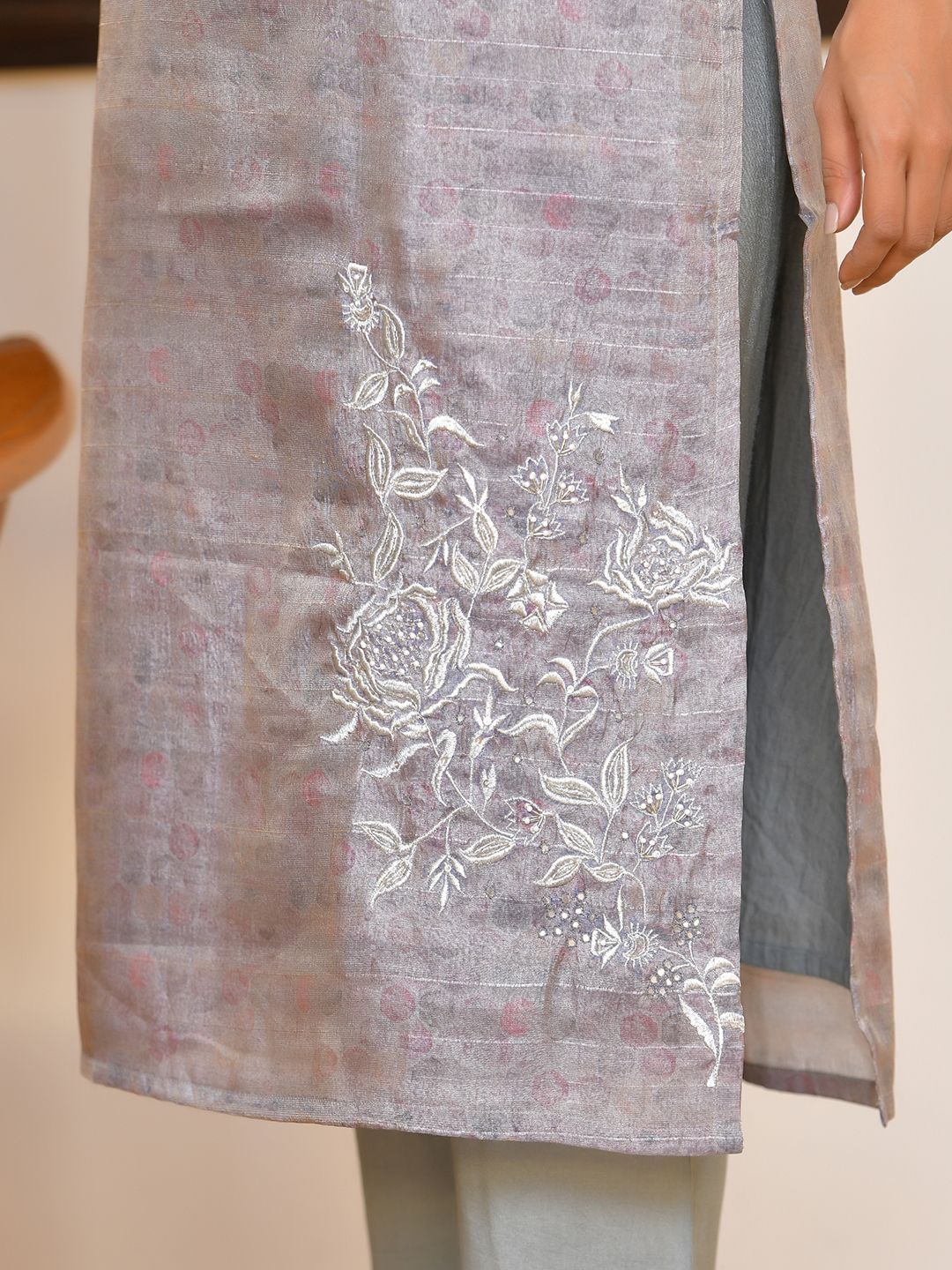 Vaasva Women's Shadow Grey Tissue Shimmer Digital Printed Suit Set | Swadesiicart
