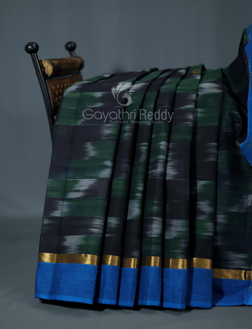 Dual Shades of Black And Bottle Green Mangalagiri Ikkat Cotton Saree By Gayathri Reddy Designer Studio | Swadesiicart