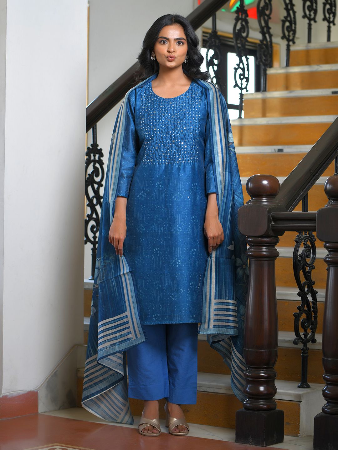 Vaasva Women's Indigo Muslin Digital Printed Suit Set | Swadesiicart