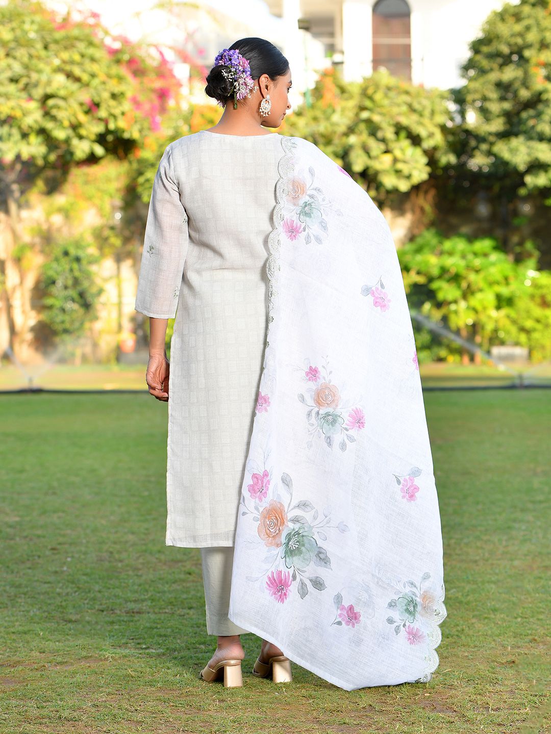 Vaasva Women's Grey Green Linen Suit Set With Cutwork Dupatta | Swadesiicart