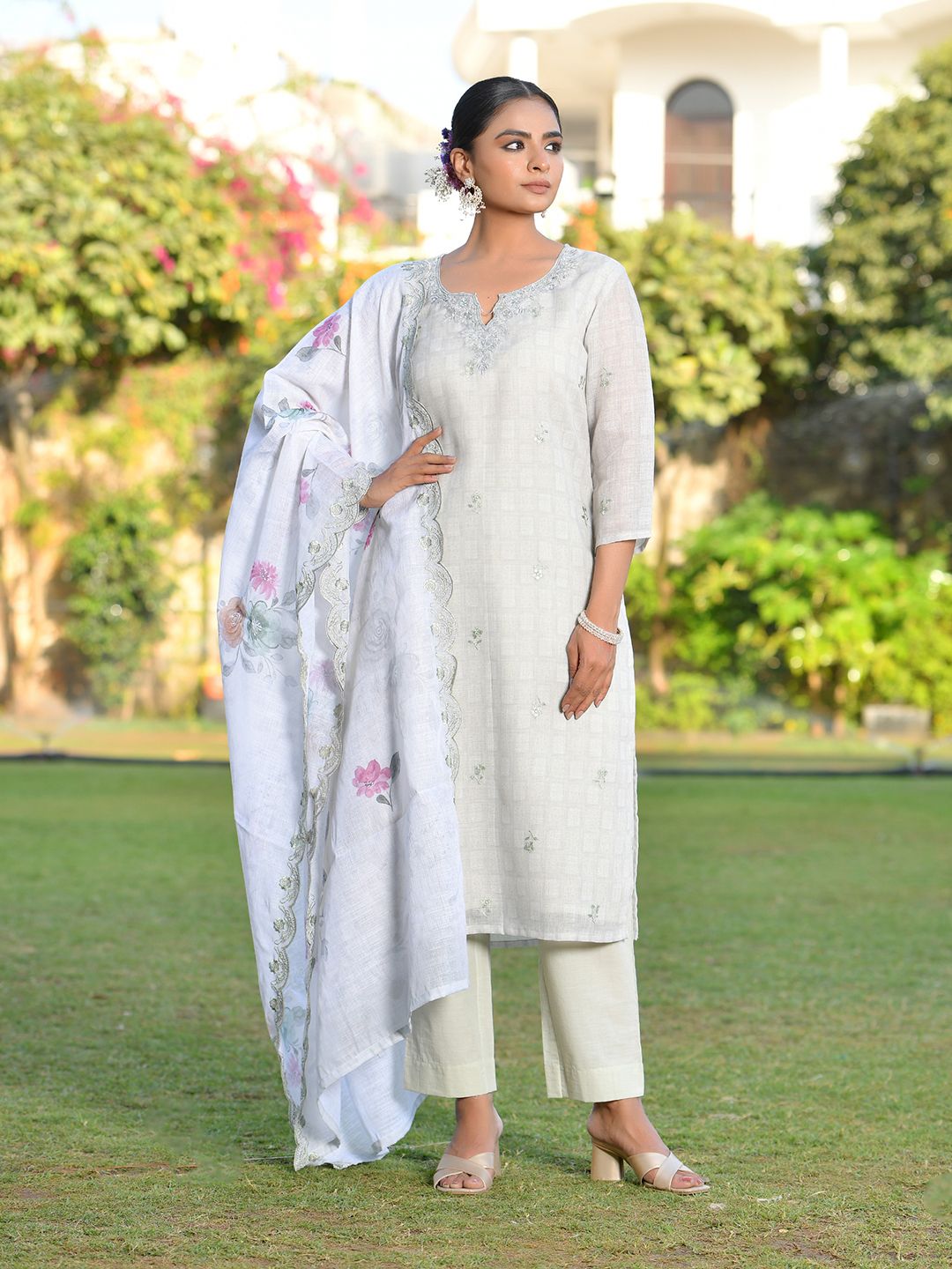 Vaasva Women's Grey Green Linen Suit Set With Cutwork Dupatta | Swadesiicart