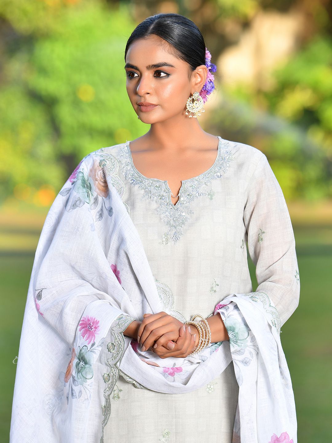 Vaasva Women's Grey Green Linen Suit Set With Cutwork Dupatta | Swadesiicart