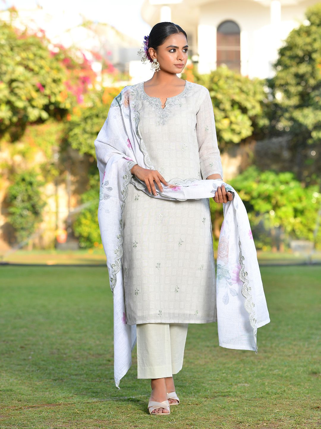Vaasva Women's Grey Green Linen Suit Set With Cutwork Dupatta | Swadesiicart