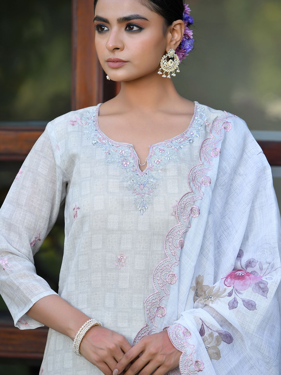 Vaasva Women's Grey Pink Linen Suit Set With Cutwork Dupatta | Swadesiicart