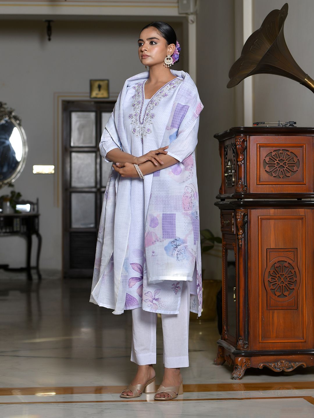 Vaasva Women's Lilac Linen Suit Set With Printed Dupatta | Swadesiicart