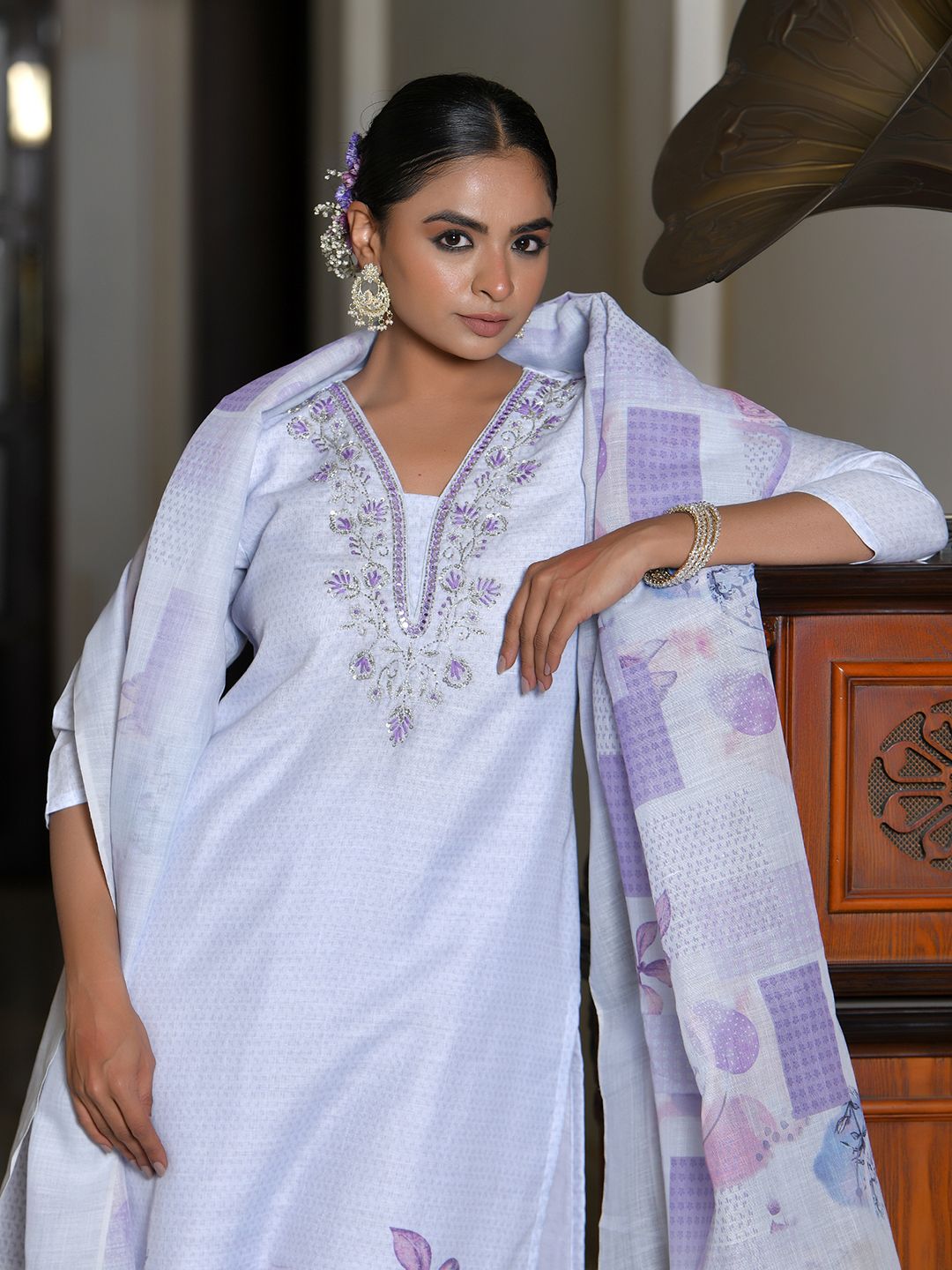 Vaasva Women's Lilac Linen Suit Set With Printed Dupatta | Swadesiicart
