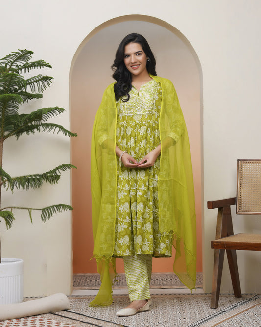 Vaasva Women Green Cotton Kurta With Cotton Pant & Dupatta | Swadesiicart
