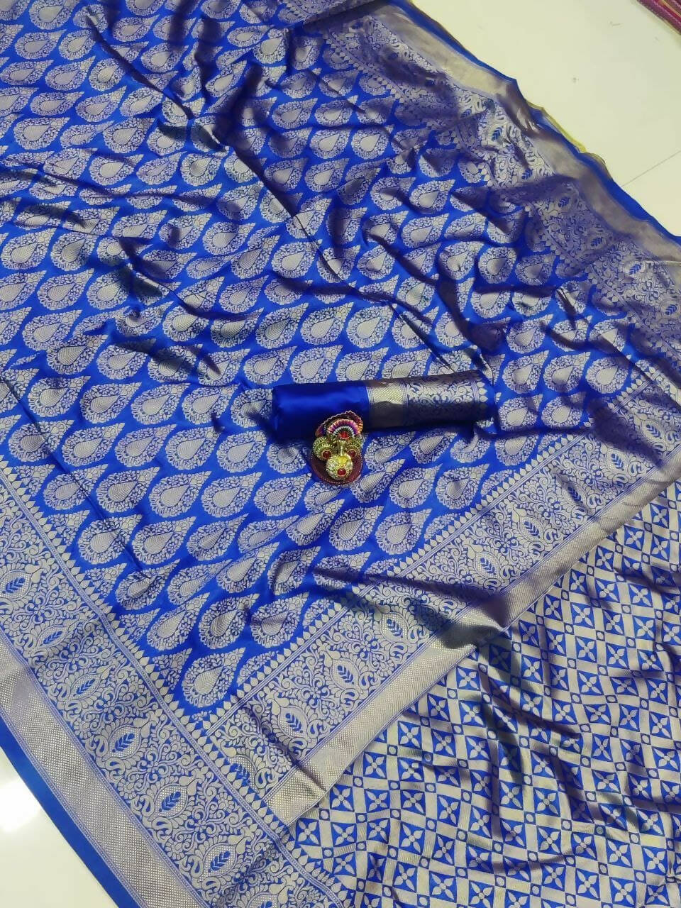 DEIANA'S Beautiful Designer Golden zari Soft Lichi Silk Saree - Blue - Swadesiicart