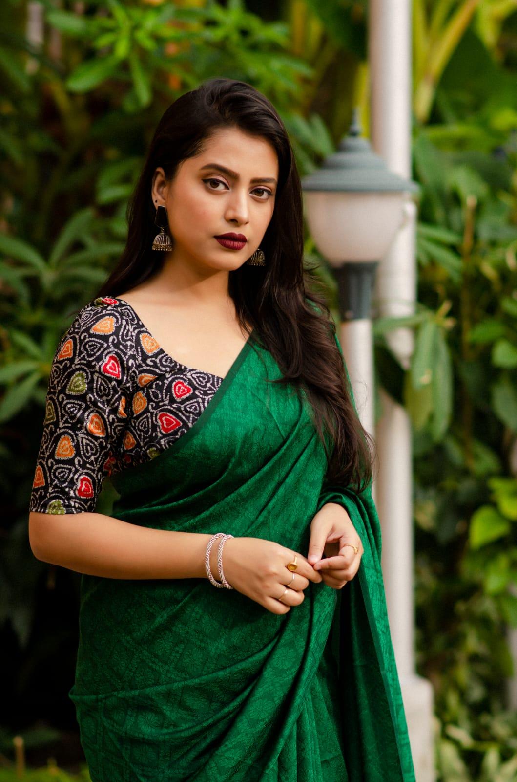 Green Jute Silk Woven Design Saree with Unstitched Blouse - Hiral Fashion | Swadesiicart