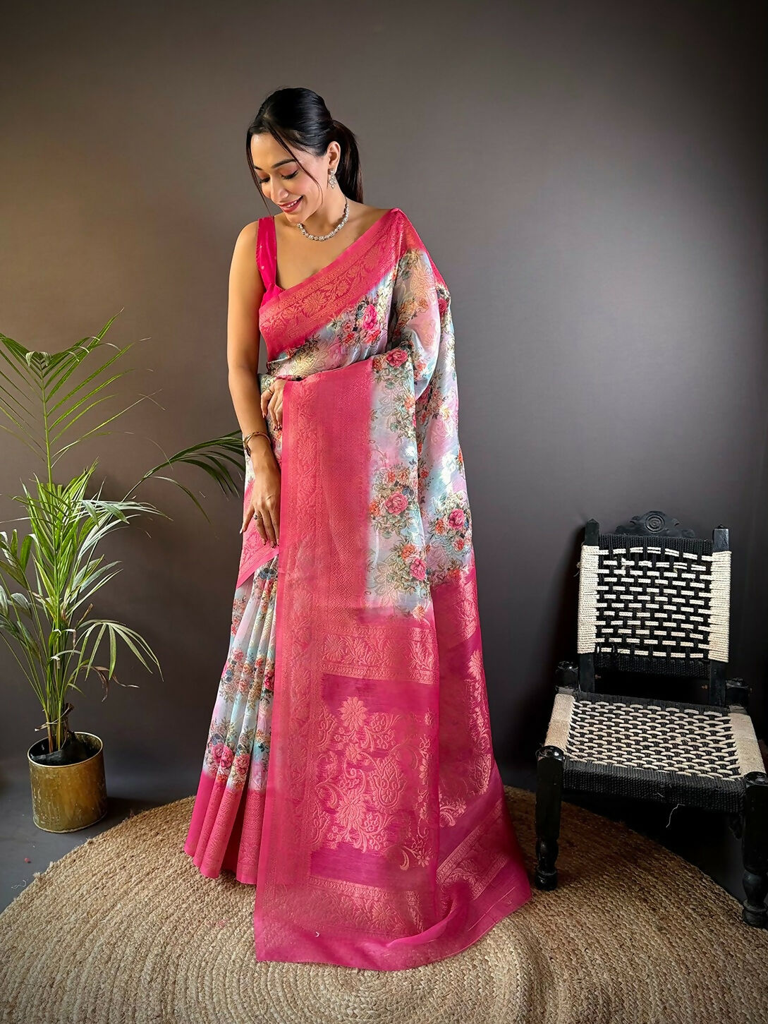 Joban Fashion Pink Floral Motifs Banarasi Silk Sarees | Swadesiicart