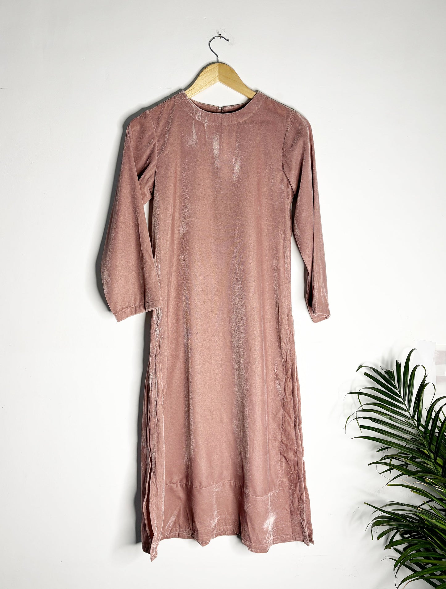 trueBrowns Light Pink Velvet High neck Kurta | Swadesiicart