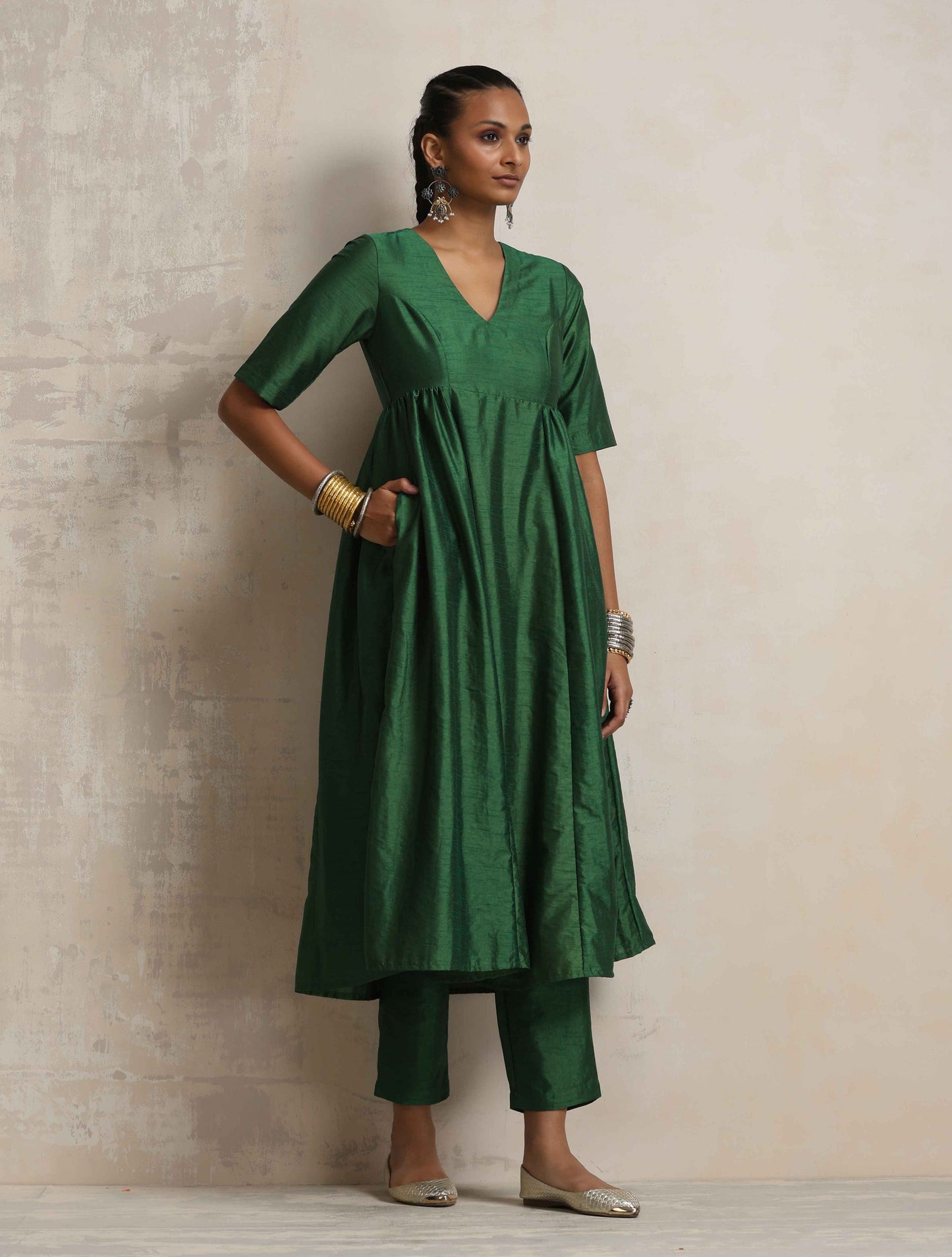 trueBrowns Dark Green Silk Arkali Flared Kurta Set | Swadesiicart