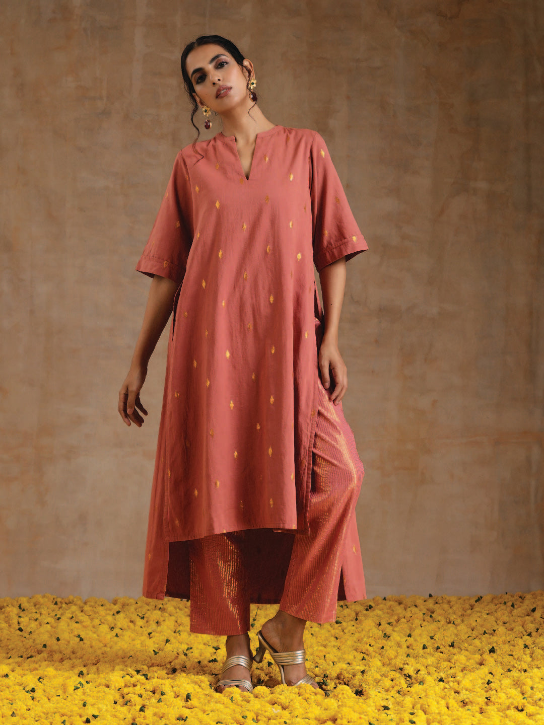 trueBrowns Blush Gold Cotton Relaxed High-Low Kurta Set | Swadesiicart