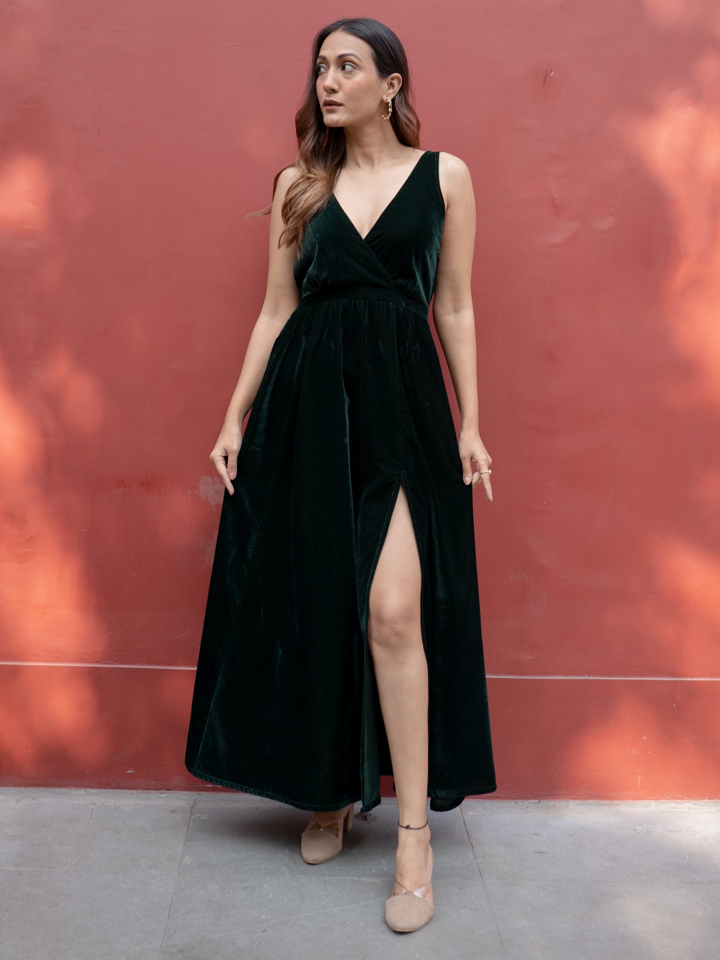 trueBrowns Dark Green Velvet Sleeveless Dress | Swadesiicart