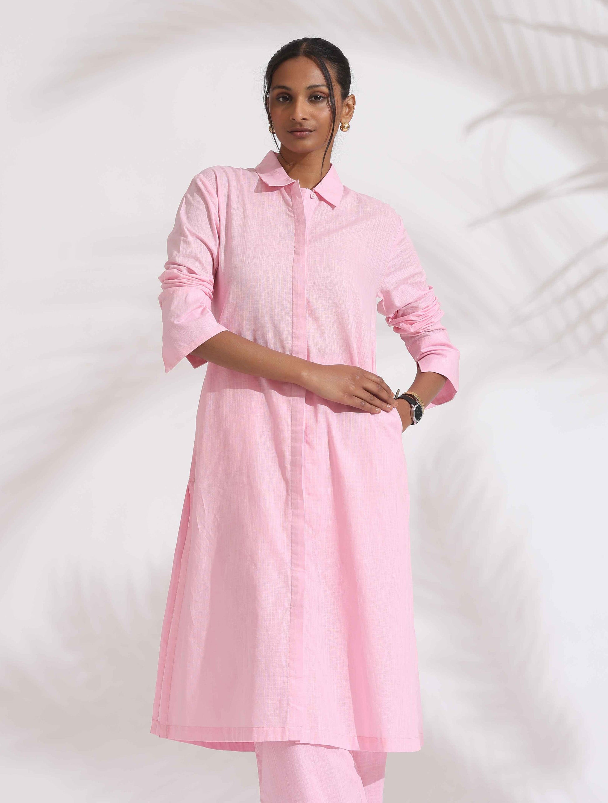 trueBrowns Pink Cotton Embroidered Kurta Set | Swadesiicart
