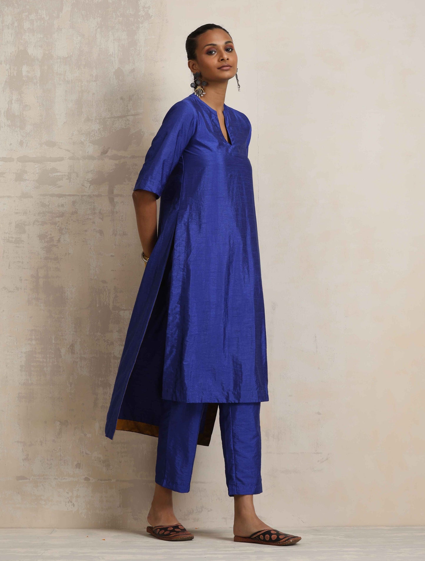 trueBrowns Blue Silk High Slit Kurta Set | Swadesiicart