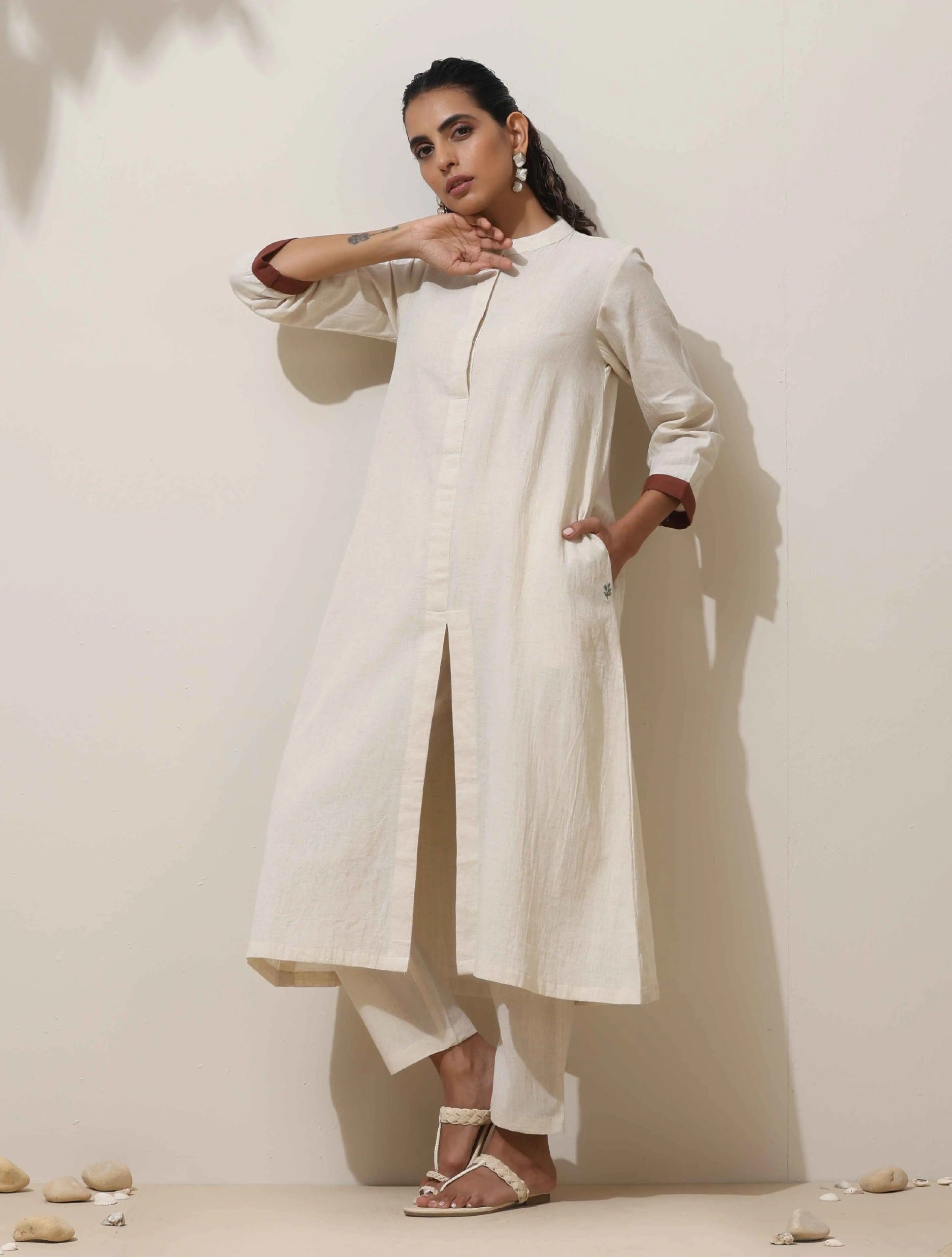 trueBrowns Off-White Cotton Linen Kurta Pant Set | Swadesiicart