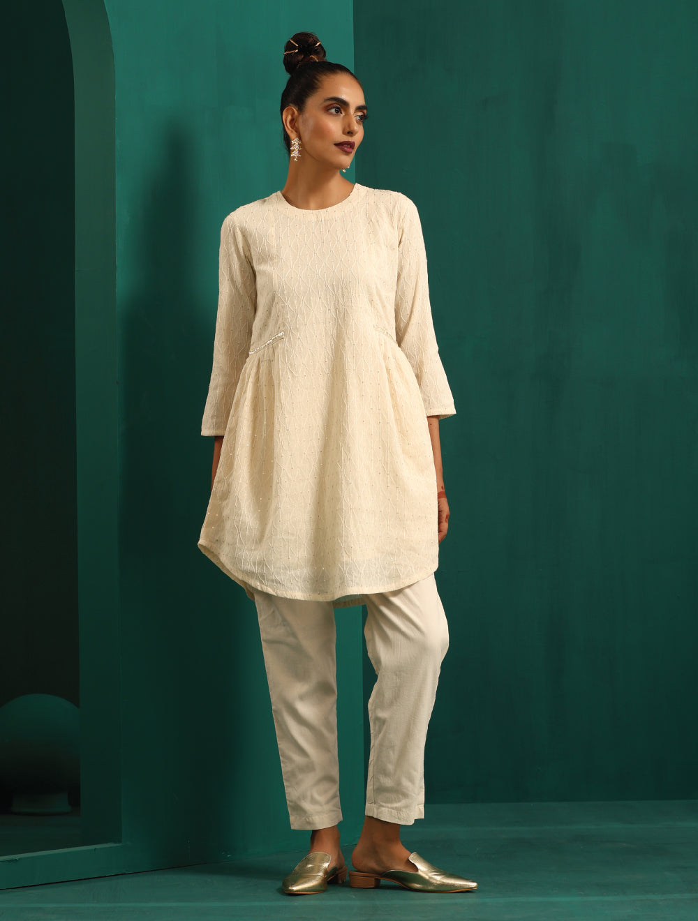 trueBrowns Ivory Tonal Cotton Side Gathers Co-ord Set - Swadesiicart