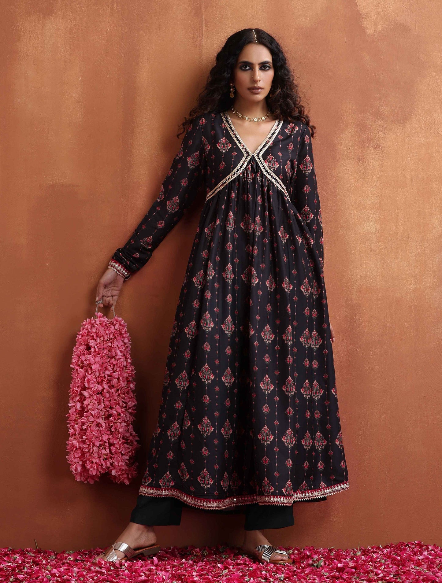 trueBrowns Black Print Flared Anarkali Kurta Set | Swadesiicart