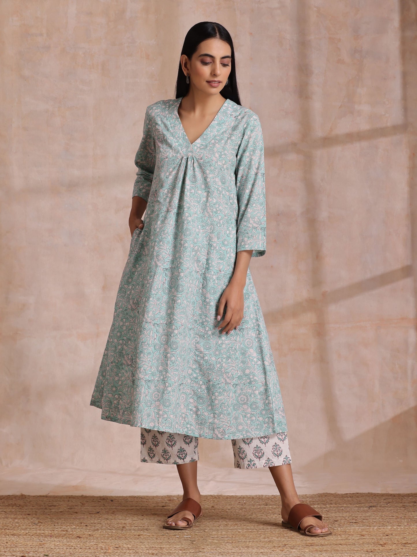 trueBrowns Tiffany Blue Floral Block Print Cotton Front Neck Gathered Kurta Pant Set | Swadesiicart