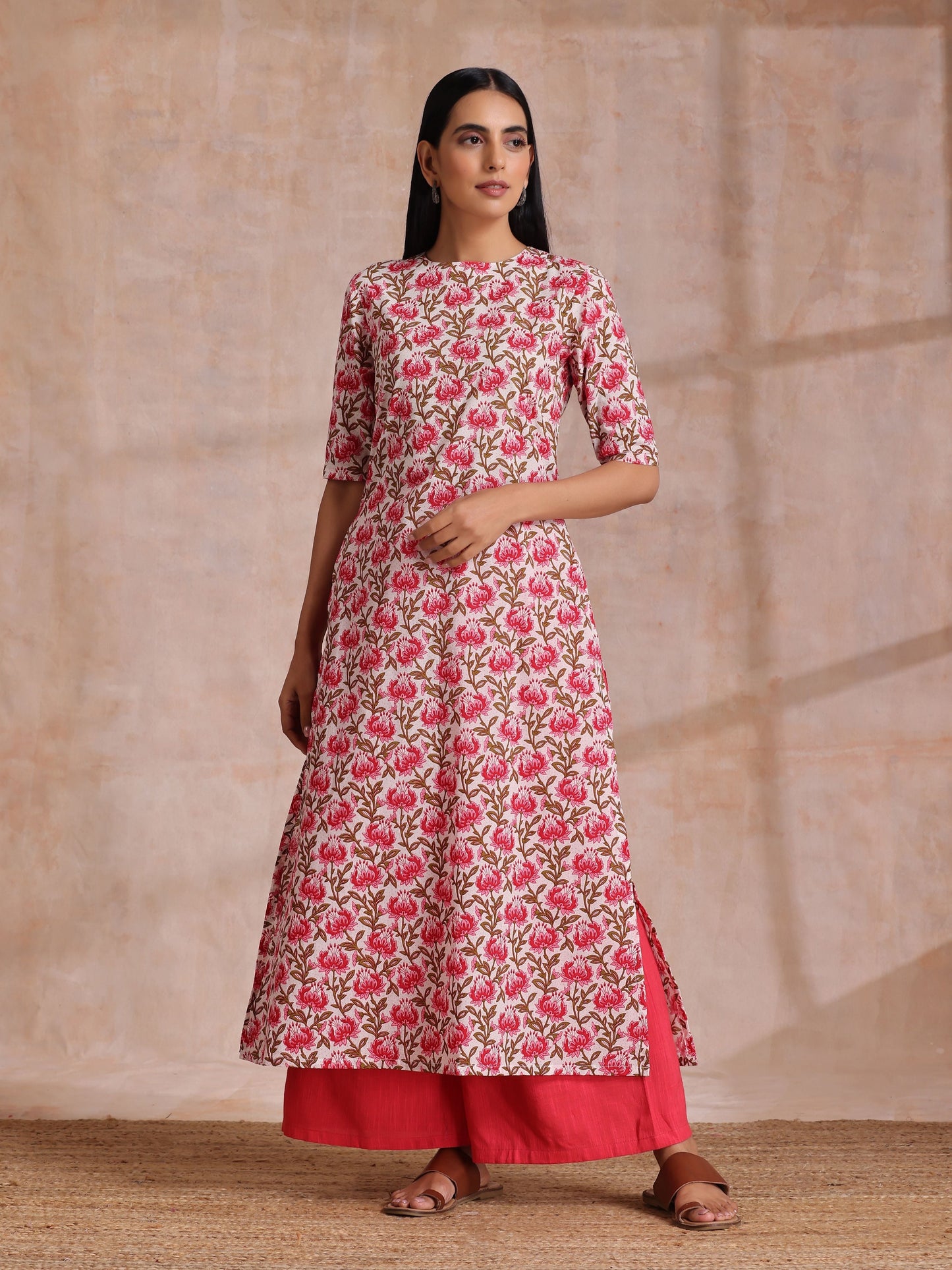 trueBrowns Pink Brown Overall Floral On White Block Print Cotton Slit Kurta Pant Set | Swadesiicart